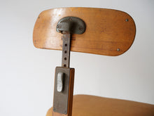 画像をギャラリービューアに読み込む, Fritz Hansen Jørgen Rasmussen フリッツハンセン社ビンテージチェアの背もたれを延ばした様子