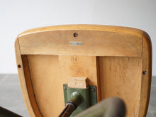 画像をギャラリービューアに読み込む, Fritz Hansen Jørgen Rasmussen フリッツハンセン社ビンテージチェアの裏面になるイルムスの刻印プレートとフリッツハンセンのスタンプ