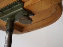 画像をギャラリービューアに読み込む, Fritz Hansen Jørgen Rasmussen フリッツハンセン社ビンテージチェアの背もたれを調節できるねじ