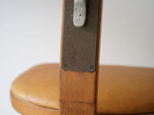 画像をギャラリービューアに読み込む, Fritz Hansen Jørgen Rasmussen フリッツハンセン社ビンテージチェアの背もたれ裏側にあるフリッツハンセンの刻印
