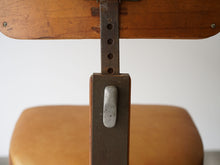 画像をギャラリービューアに読み込む, Fritz Hansen Jørgen Rasmussen フリッツハンセン社ビンテージチェアの背もたれ裏側の高さ調節部分