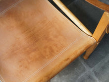 画像をギャラリービューアに読み込む, Kaare Klint(コーア・クリント)のSafari chair(サファリチェア)の座面のクッションを外した様子