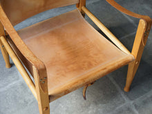 画像をギャラリービューアに読み込む, Kaare Klint(コーア・クリント)のSafari chair(サファリチェア)の座面のレザー