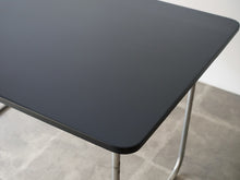 画像をギャラリービューアに読み込む, Fritz Hansen フリッツハンセンの1930年製ビンテージ黒テーブルの天板の角