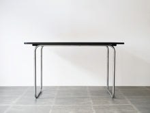 画像をギャラリービューアに読み込む, Fritz Hansen フリッツハンセンの1930年製ビンテージ黒テーブルの正面