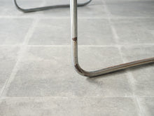 画像をギャラリービューアに読み込む, Fritz Hansen フリッツハンセンの1930年製ビンテージ黒テーブルのスチールの脚に錆