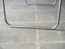 画像をギャラリービューアに読み込む, Fritz Hansen フリッツハンセンの1930年製ビンテージ黒テーブルのスチールの脚