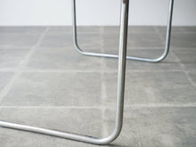 画像をギャラリービューアに読み込む, Fritz Hansen フリッツハンセンの1930年製ビンテージ黒テーブルのスチールの脚