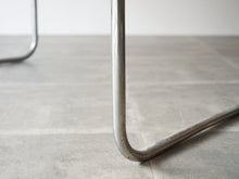 画像をギャラリービューアに読み込む, Fritz Hansen フリッツハンセンの1930年製ビンテージ黒テーブルのスチールの脚