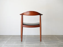 画像をギャラリービューアに読み込む, Hans J. Wegner(ハンスJウェグナー)のJH503 ザチェアの背面