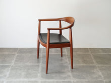 画像をギャラリービューアに読み込む, Hans J. Wegner(ハンスJウェグナー)のJH503 ザチェアの側面