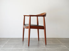 画像をギャラリービューアに読み込む, Hans J. Wegner(ハンスJウェグナー)のJH503 ザチェアの側面