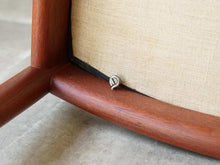 画像をギャラリービューアに読み込む, Hans J. Wegner(ハンスJウェグナー)のJH503 ザチェアの座面を固定するマイナスネジ