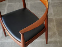 画像をギャラリービューアに読み込む, Hans J. Wegner(ハンスJウェグナー)のJH503 ザチェアの肘掛け