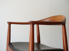 画像をギャラリービューアに読み込む, Hans J. Wegner(ハンスJウェグナー)のJH503 ザチェアの肘掛け