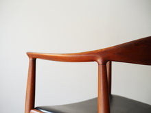 画像をギャラリービューアに読み込む, Hans J. Wegner(ハンスJウェグナー)のJH503 ザチェアの肘掛け