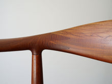 画像をギャラリービューアに読み込む, Hans J. Wegner(ハンスJウェグナー)のJH503 ザチェアの背もたれとアームの繋ぎ