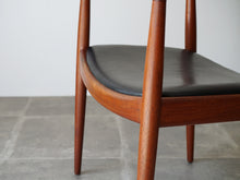 画像をギャラリービューアに読み込む, Hans J. Wegner(ハンスJウェグナー)のJH503 ザチェアの座枠