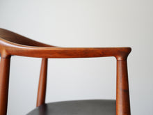 画像をギャラリービューアに読み込む, Hans J. Wegner(ハンスJウェグナー)のJH503 ザチェアの肘掛け先端