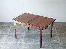 画像をギャラリービューアに読み込む, Finn Juhl(フィン・ユール)のテーブル FD612は中央が開ます