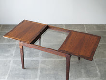 画像をギャラリービューアに読み込む, Finn Juhl(フィン・ユール)のテーブル FD612の天板が開く