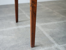 画像をギャラリービューアに読み込む, Finn Juhl(フィン・ユール)のテーブル FD612の足先