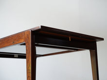 画像をギャラリービューアに読み込む, Finn Juhl(フィン・ユール)のテーブル FD612の裏面