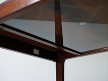 画像をギャラリービューアに読み込む, Finn Juhl(フィン・ユール)のテーブル FD612の裏面のガラス部分