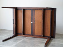 画像をギャラリービューアに読み込む, Finn Juhl(フィン・ユール)のテーブル FD612の裏面