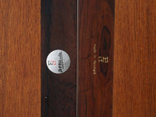 画像をギャラリービューアに読み込む, Finn Juhl(フィン・ユール)のテーブル FD612のフィンユールのマークとFrance&Sønのマーク