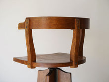 画像をギャラリービューアに読み込む, 木製の回転椅子 1920〜1930年代製アンティークな椅子の背もたれ背面