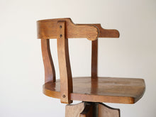 画像をギャラリービューアに読み込む, 木製の回転椅子 1920〜1930年代製アンティークな椅子の右側