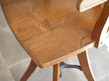 画像をギャラリービューアに読み込む, 木製の回転椅子 1920〜1930年代製アンティークな椅子の座面オーク材