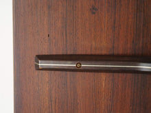 画像をギャラリービューアに読み込む, Peter Hvidt & Orla Mølgaard-Nielsen( (ピーター・ビット & オルラ・ムルガード・ニールセン)Silverline rosewood Table ローズウッドのテーブル天板の裏面 脚の留め方