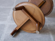 画像をギャラリービューアに読み込む, 北欧シェルフ マホガニーのサイドテーブルの裏面