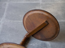 画像をギャラリービューアに読み込む, 北欧シェルフ マホガニーのサイドテーブルの裏面