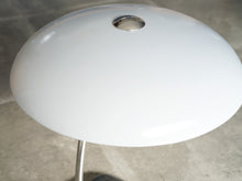 画像をギャラリービューアに読み込む, White shade & Gray base Table Lamp