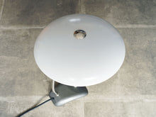 画像をギャラリービューアに読み込む, White shade & Gray base Table Lamp