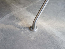 画像をギャラリービューアに読み込む, Hans J Wegner Kastrup sofa CH402 ハンスJウェグナー エアポートチェア カストラップベンチのスチールの脚先 空港の床に固定するための穴