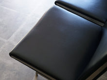 画像をギャラリービューアに読み込む, Hans J Wegner Kastrup sofa CH402 ハンスJウェグナー エアポートチェア カストラップベンチの座面 黒いレザー張り