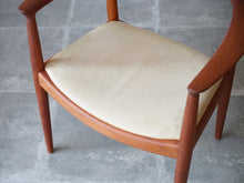 画像をギャラリービューアに読み込む, Hans J. Wegner JH503 “The Chair”