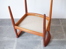 画像をギャラリービューアに読み込む, Hans J. Wegner JH503 “The Chair”