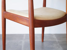 画像をギャラリービューアに読み込む, Hans J. Wegner JH503 “The Chair”