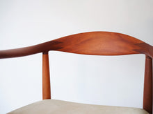 画像をギャラリービューアに読み込む, Hans J. Wegner JH503 “The Chair”