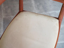 画像をギャラリービューアに読み込む, Hans J. Wegner JH503 “The Chair”