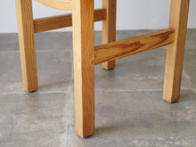 画像をギャラリービューアに読み込む, ダイニングチェア北欧 木製の椅子の足先