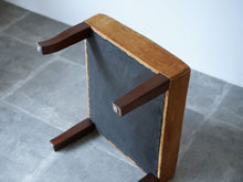 画像をギャラリービューアに読み込む, デンマークデザイン天然革とマホガニーのスツールの裏面