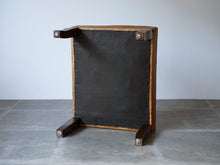 画像をギャラリービューアに読み込む, デンマークデザイン天然革とマホガニーのスツールの裏面