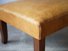 画像をギャラリービューアに読み込む, デンマークデザイン天然革とマホガニーのスツールの角