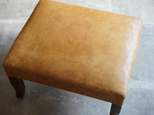 画像をギャラリービューアに読み込む, デンマークデザイン天然革とマホガニーのスツール レザーのヴィンテージ感も良好